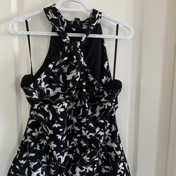 White House Black Market Black & White Twist-Front Keyhole Halter Top — XL - Picture 2 of 6